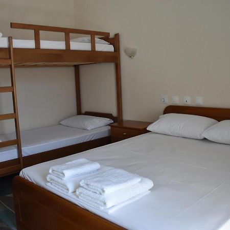 Parissas Hotel Tsotílion Екстериор снимка