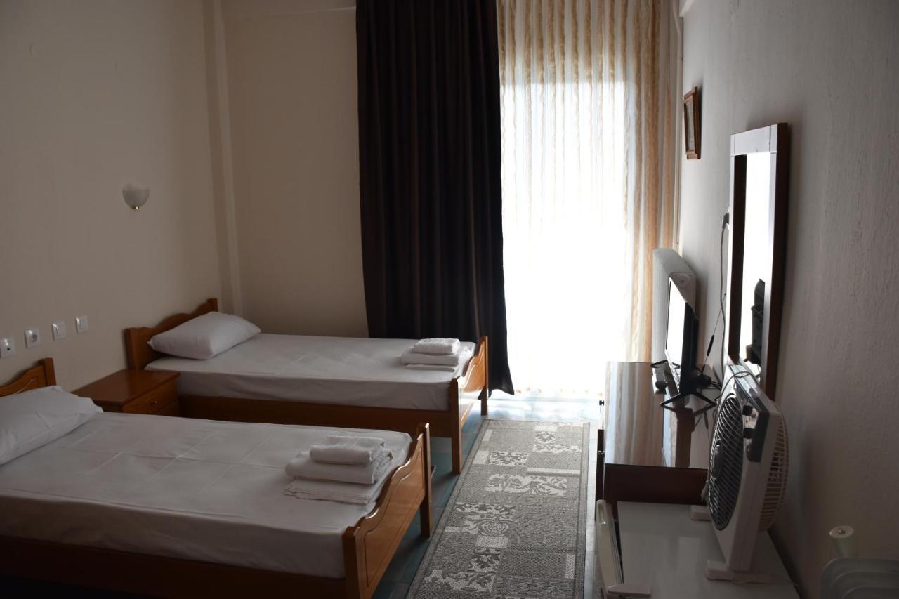 Parissas Hotel Tsotílion Екстериор снимка