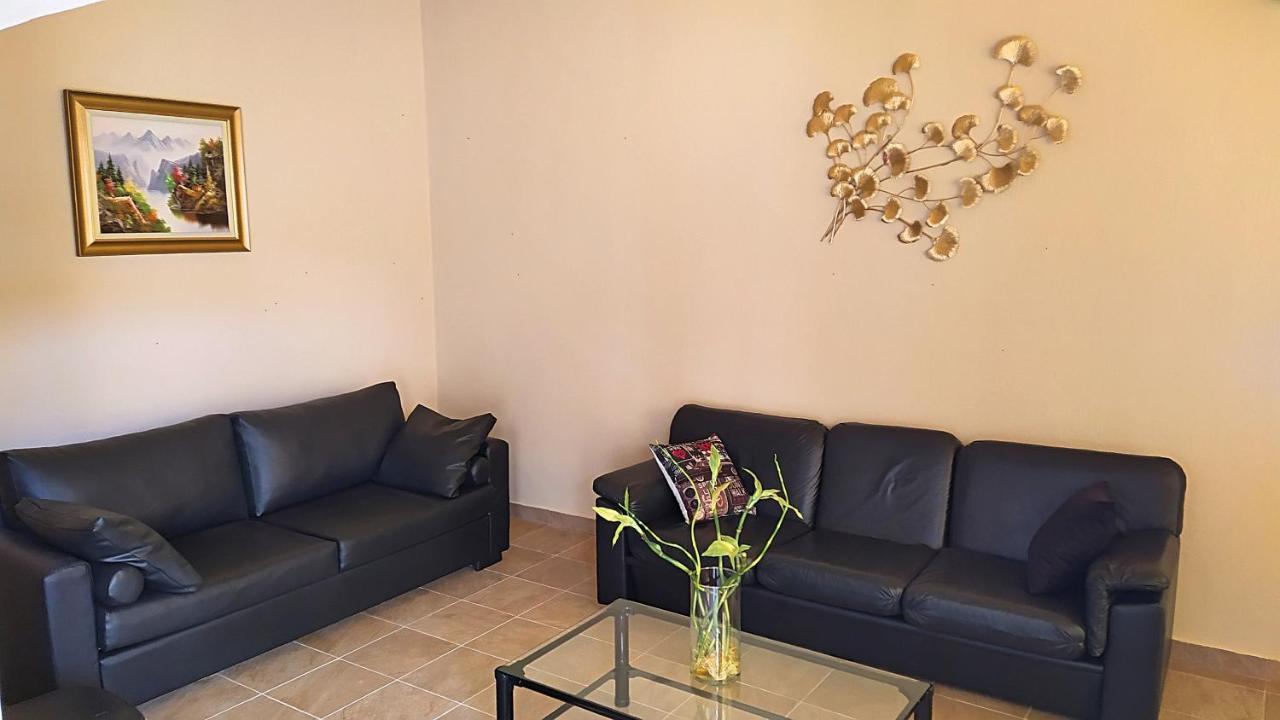 Parissas Hotel Tsotílion Екстериор снимка