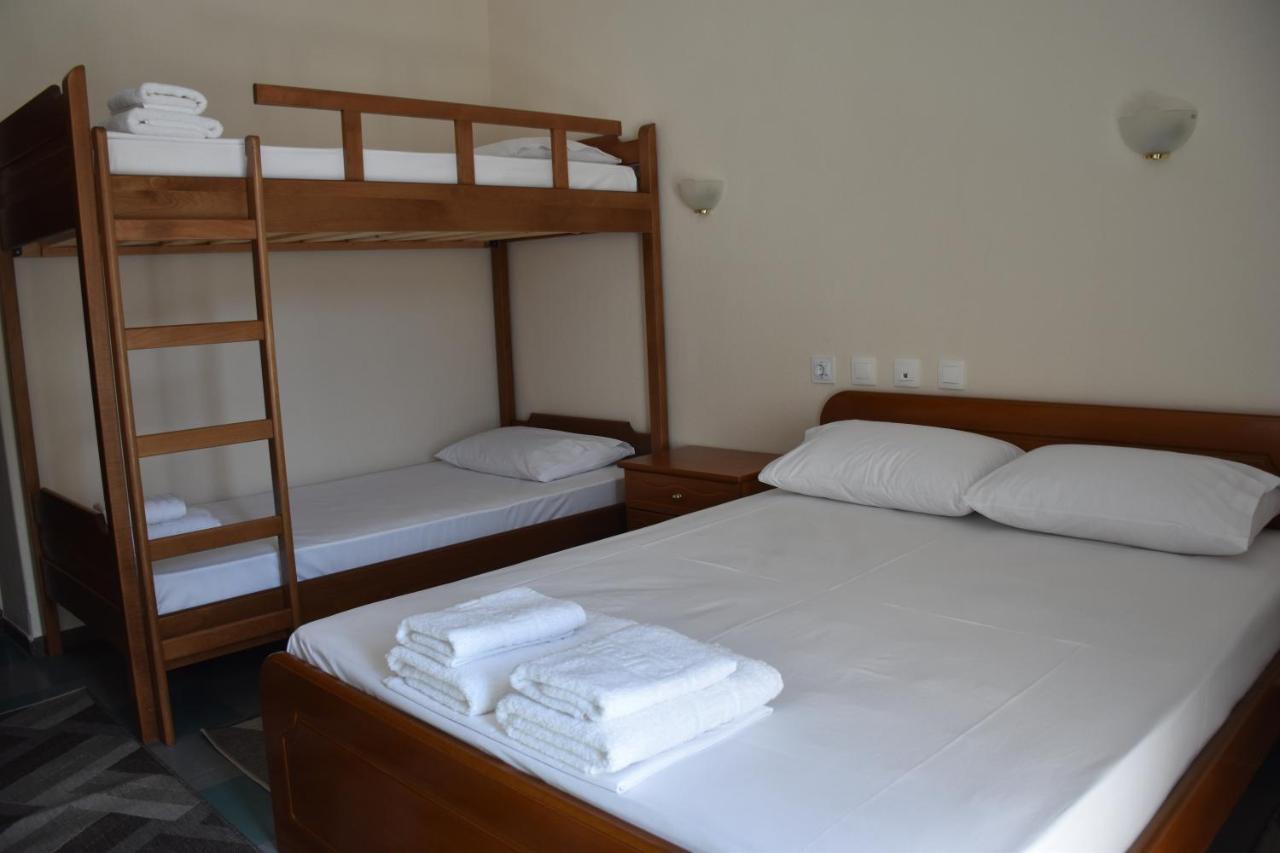 Parissas Hotel Tsotílion Екстериор снимка